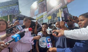 Protesta empa&ntilde;a inicio del a&ntilde;o escolar frente a la escuela donde arranc&oacute; el per&iacute;odo lectivo