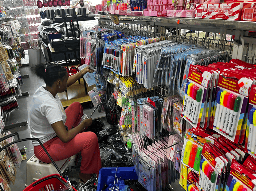 La variedad de mercancías es amplia en este tipo de comercios. 