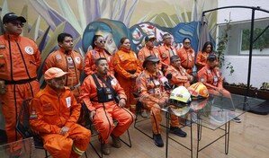 Rescatistas mexicanos Topos Azteca desaf&iacute;an la burocracia para salvar vidas en Colombia