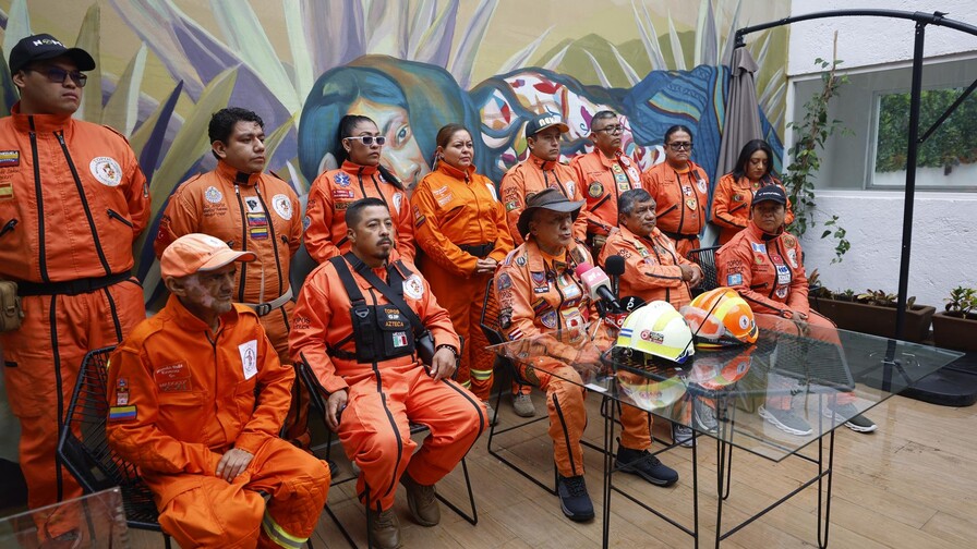 Rescatistas mexicanos Topos Azteca desafían la burocracia para salvar vidas en Colombia Rescatistas mexicanos Topos Azteca desafían la burocracia para salvar vidas en Colombia