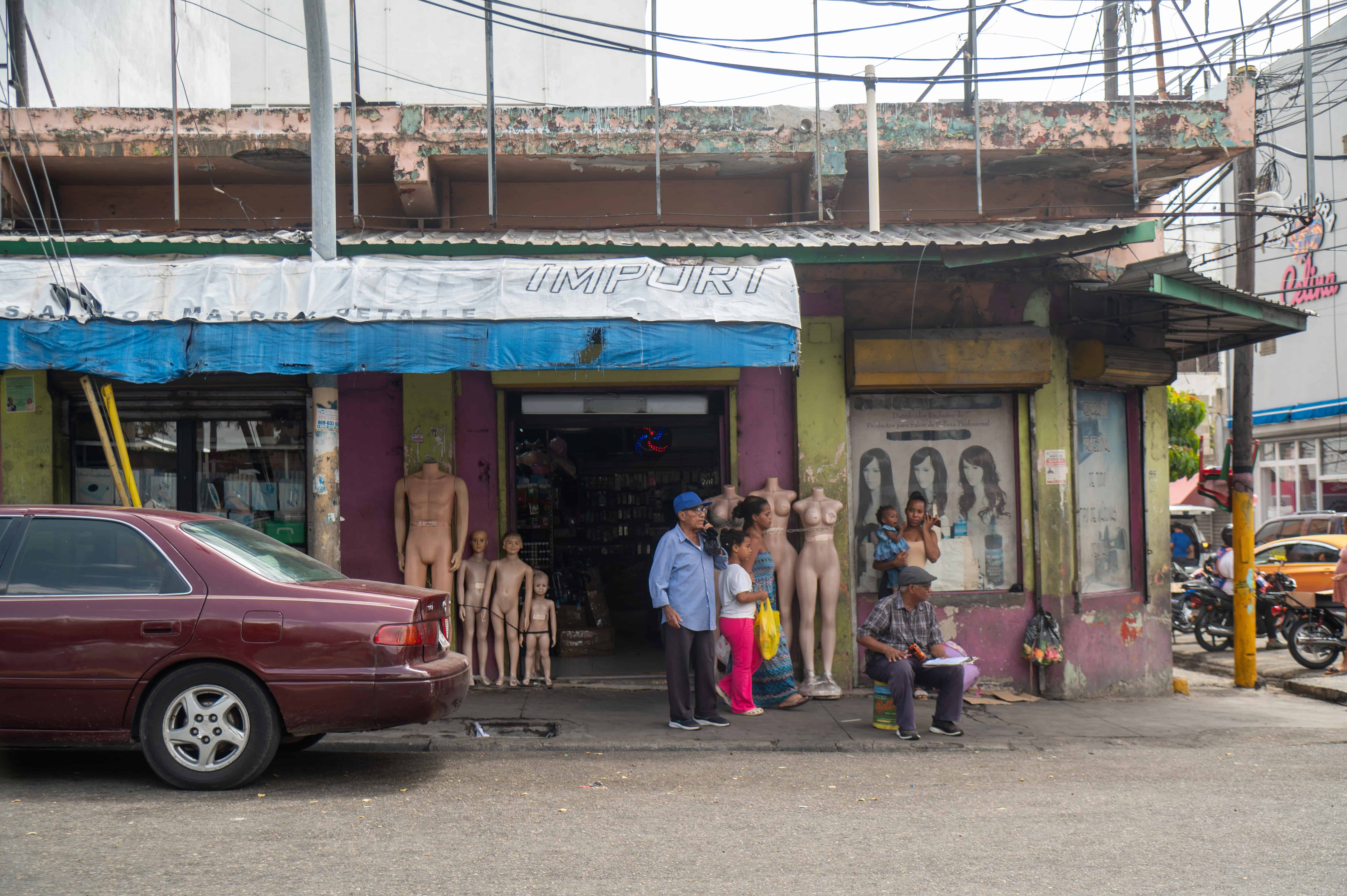 Plaza de las Carteras, establecimiento chino en la calle José Martí.