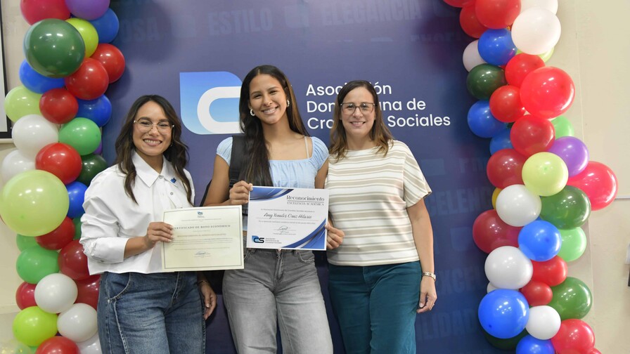 ADCS celebra tradicional Reconocimiento al mérito estudiantil ADCS celebra tradicional Reconocimiento al mérito estudiantil