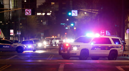 Polic&iacute;a de Phoenix despide a agentes tras agresi&oacute;n a pareja durante parada