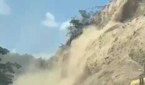 Deslizamiento de tierra y rocas afecta, otra vez, tramo de la carretera Jarabacoa-La Vega