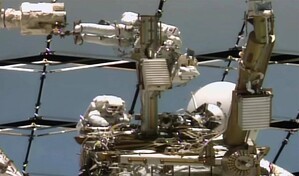 Dos astronautas inician paseo espacial para mejorar la comunicaci&oacute;n con Tierra de la EEI