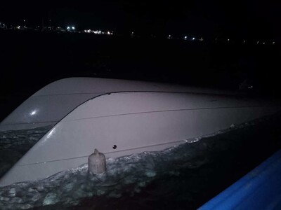 Investigan naufragio de catamarán en Baní que dejó joven muerta