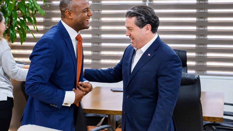 Greymer De Peña Arias es juramentado como subdirector ejecutivo de Apordom Greymer De Peña Arias es juramentado como subdirector ejecutivo de Apordom