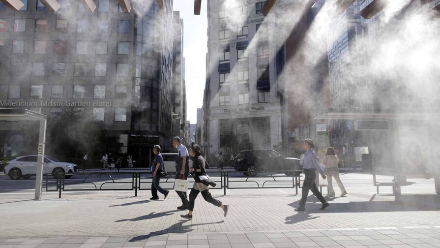Un refrigerador para humanos alivia a los trabajadores japoneses durante la ola de calor Un refrigerador para humanos alivia a los trabajadores japoneses durante la ola de calor