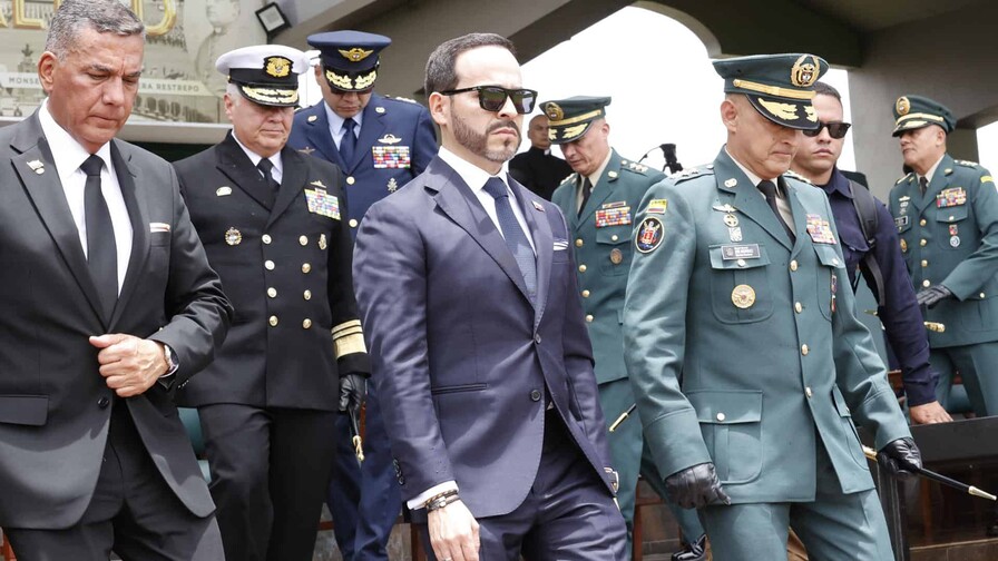 De la Espriella pide a nueva cúpula militar recuperar seguridad y combatir grupos armados De la Espriella pide a nueva cúpula militar recuperar seguridad y combatir grupos armados