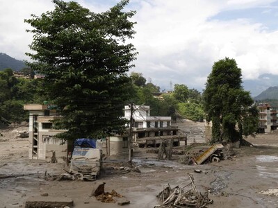 Autoridades Nepal sin noticias de 384 turistas, mayoría extranjeros