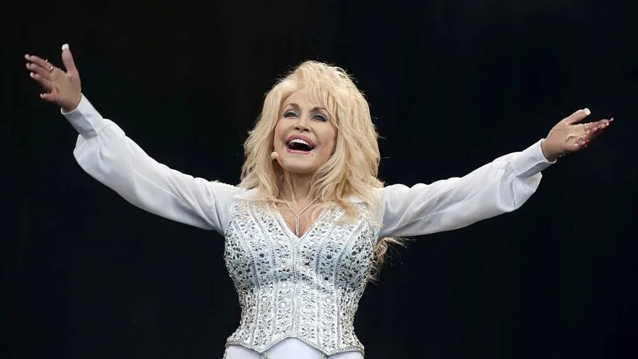 El cambio de guardia de Buckingham homenajea a Dolly Parton con una versi&oacute;n de 9 to 5