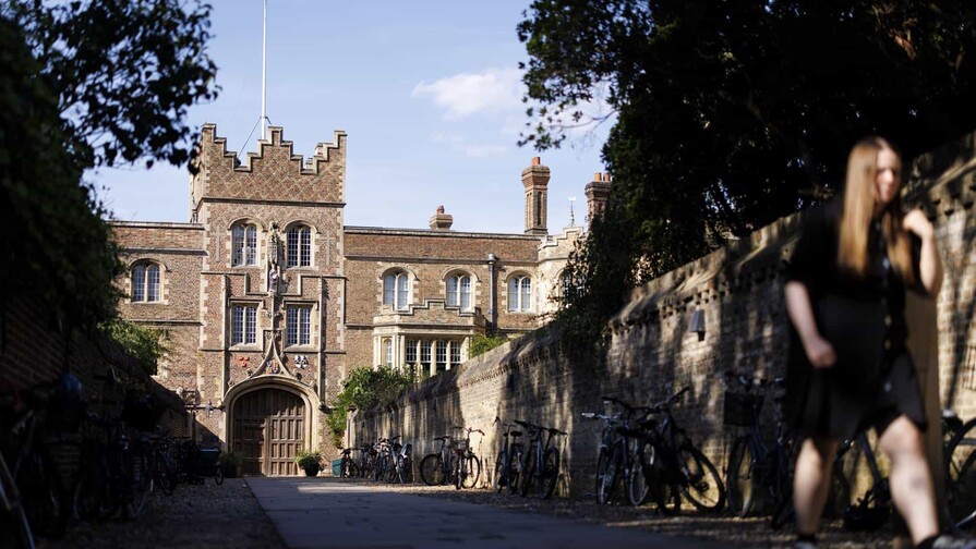 Abren en Londres una investigación sobre la muerte de exprofesor de Cambridge Abren en Londres una investigación sobre la muerte de exprofesor de Cambridge