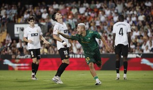 El Real Betis de Junior Firpo vence 1-0 al Valencia en la continuaci&oacute;n de LaLiga