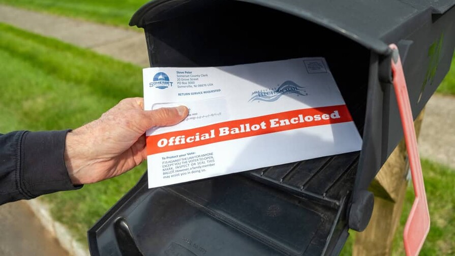 Fiscales demandan al Servicio Postal de los EE. UU. por nueva regla sobre el voto por correo