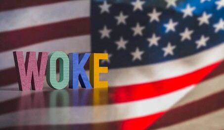 &iquest;Qu&eacute; es la cultura woke y por qu&eacute; genera tanta controversia?
