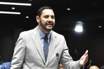 Becados tendrían que regresar a RD y trabajar hasta cinco años, según proyecto aprobado Becados tendrían que regresar a RD y trabajar hasta cinco años, según proyecto aprobado