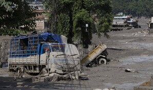 Las autoridades de Nepal elevan a 362 los muertos por la riada masiva