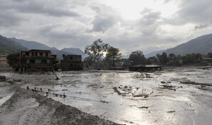 Suben a 160 los muertos tras la riada en Nepal que deja más de 700 personas desaparecidas