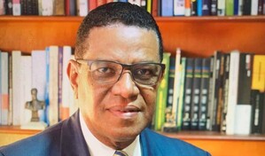 N&eacute;stor Cer&oacute;n presenta libro sobre diplomacia p&uacute;blica dominicana