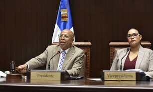 "Usted quiere pelear, pues vamos a pelear": Pacheco y vocero opositor encabezan encontronazo