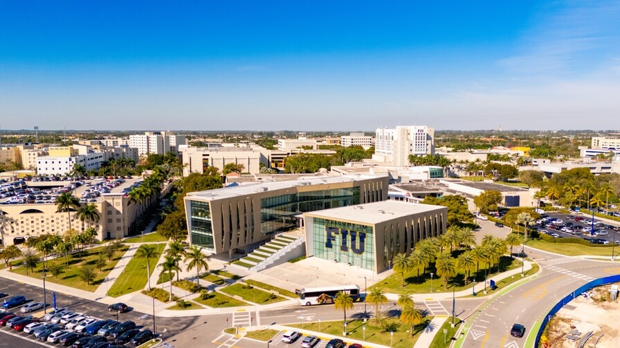 Una jueza frena el castigo a siete universitarios que protestaron contra el ICE en Miami Una jueza frena el castigo a siete universitarios que protestaron contra el ICE en Miami