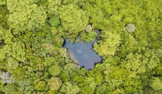 Un santuario natural con 12 ojos de agua sagrados