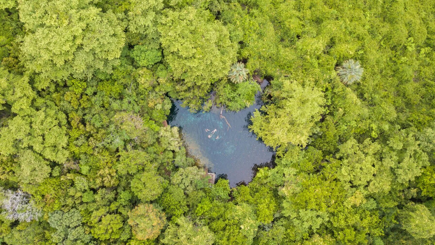 Un santuario natural con 12 ojos de agua sagrados