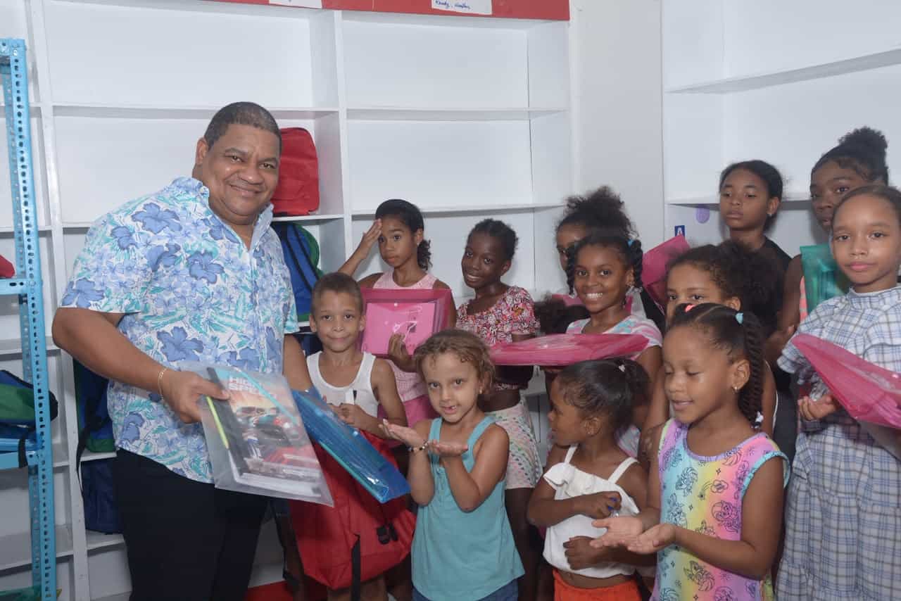 Yuli Norberto subrayó que la educación constituye una de las principales vías para transformar la vida de las familias y promover el desarrollo de las comunidades más necesitadas.