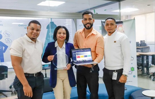 Aula Digital: la apuesta de estudiantes de UAPA para combatir la deserci&oacute;n escolar con inteligencia
