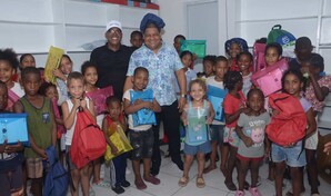 Yuli Norberto entrega kits y &uacute;tiles escolares a ni&ntilde;os de sectores vulnerables ante inicio de clases