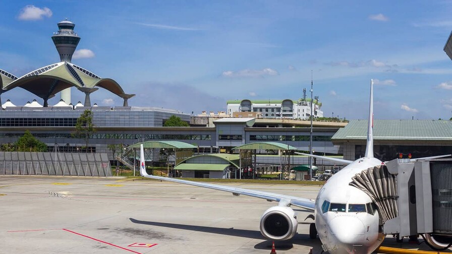 Hallan a un joven muerto en el tren de aterrizaje de un avión en Malasia Hallan a un joven muerto en el tren de aterrizaje de un avión en Malasia