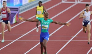 El brasile&ntilde;o Alison Dos Santos bate el r&eacute;cord mundial de los 400 metros con vallas