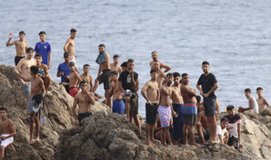 Casi la mitad de 1,500 menores migrantes en Ceuta son niñas y muchos de menos de 13 años