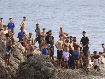 Casi la mitad de 1.500 menores migrantes en Ceuta son niñas