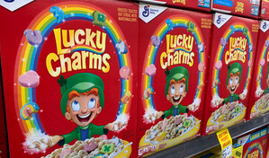 General Mills elimina los colorantes artificiales de sus cereales en EE. UU., incluidos Lucky Charms y Trix