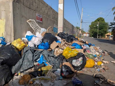 Denuncian cúmulo de basura y aceras en mal estado en Dajabón