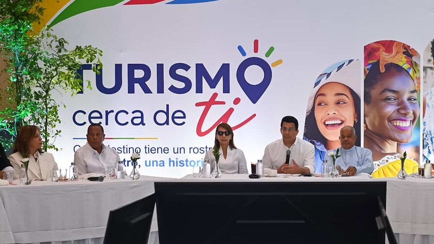 Ministro David Collado lanza en Puerto Plata el programa "Turismo Cerca de Ti" Ministro David Collado lanza en Puerto Plata el programa "Turismo Cerca de Ti"