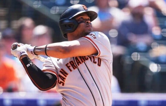 VIDEO |Devers pega el 29, pero el novato criollo H&eacute;ctor Rodr&iacute;guez la saca 2 veces, Rojos remontan