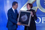 Iglobal reconoce a Leonel Fern&aacute;ndez en su 20 aniversario