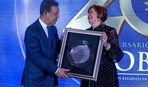 Iglobal reconoce a Leonel Fern&aacute;ndez en su 20 aniversario