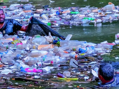 Colocan barreras para atrapar desechos en río Yaque del Norte