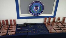 Ocupan armas, municiones y cigarrillos ilegales durante allanamientos en Santiago