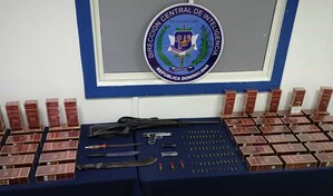 Ocupan armas, municiones y cigarrillos ilegales durante allanamientos en Santiago