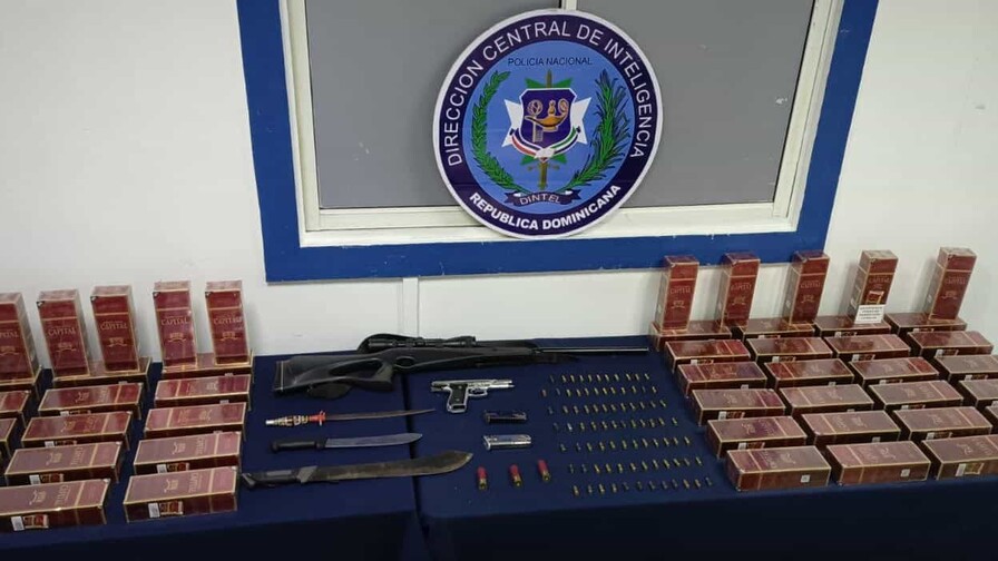 Ocupan armas, municiones y cigarrillos ilegales durante allanamientos en Santiago