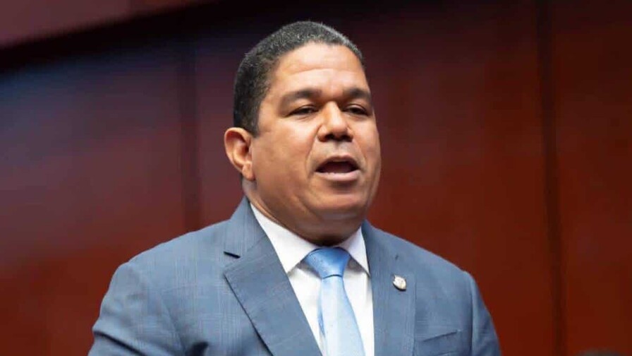 Senador Moisés Ayala exige solución definitiva para el tramo carretero "El Derrumbao" en Barahona Senador Moisés Ayala exige solución definitiva para el tramo carretero "El Derrumbao" en Barahona