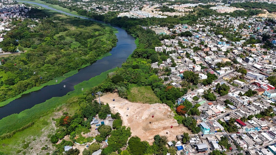 Continúan relleno en área del río Ozama en Sabana Perdida Continúan relleno en área del río Ozama en Sabana Perdida