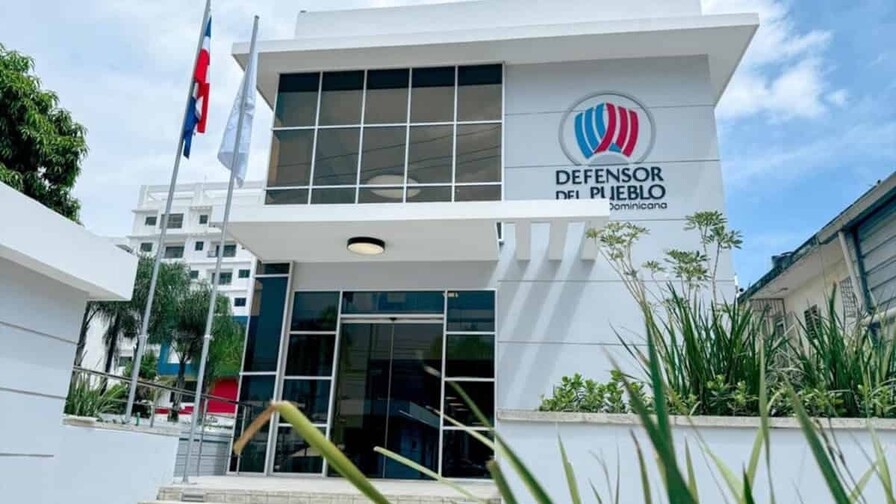 Ola de cambios en el Defensor del Pueblo: dimiten tres directores y desvinculan a dos Ola de cambios en el Defensor del Pueblo: dimiten tres directores y desvinculan a dos
