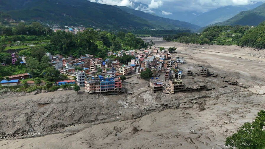 Nepal eleva a 162 los muertos y busca a más de 500 desaparecidos por la riada del Himalaya Nepal eleva a 162 los muertos y busca a más de 500 desaparecidos por la riada del Himalaya