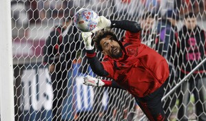 Debut so&ntilde;ado en Chile: Vozinha deja su arco en cero y se gana a la hinchada de Colo-Colo