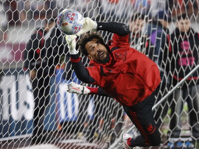Vozinha deja su arco en cero en su debut con Colo-Colo